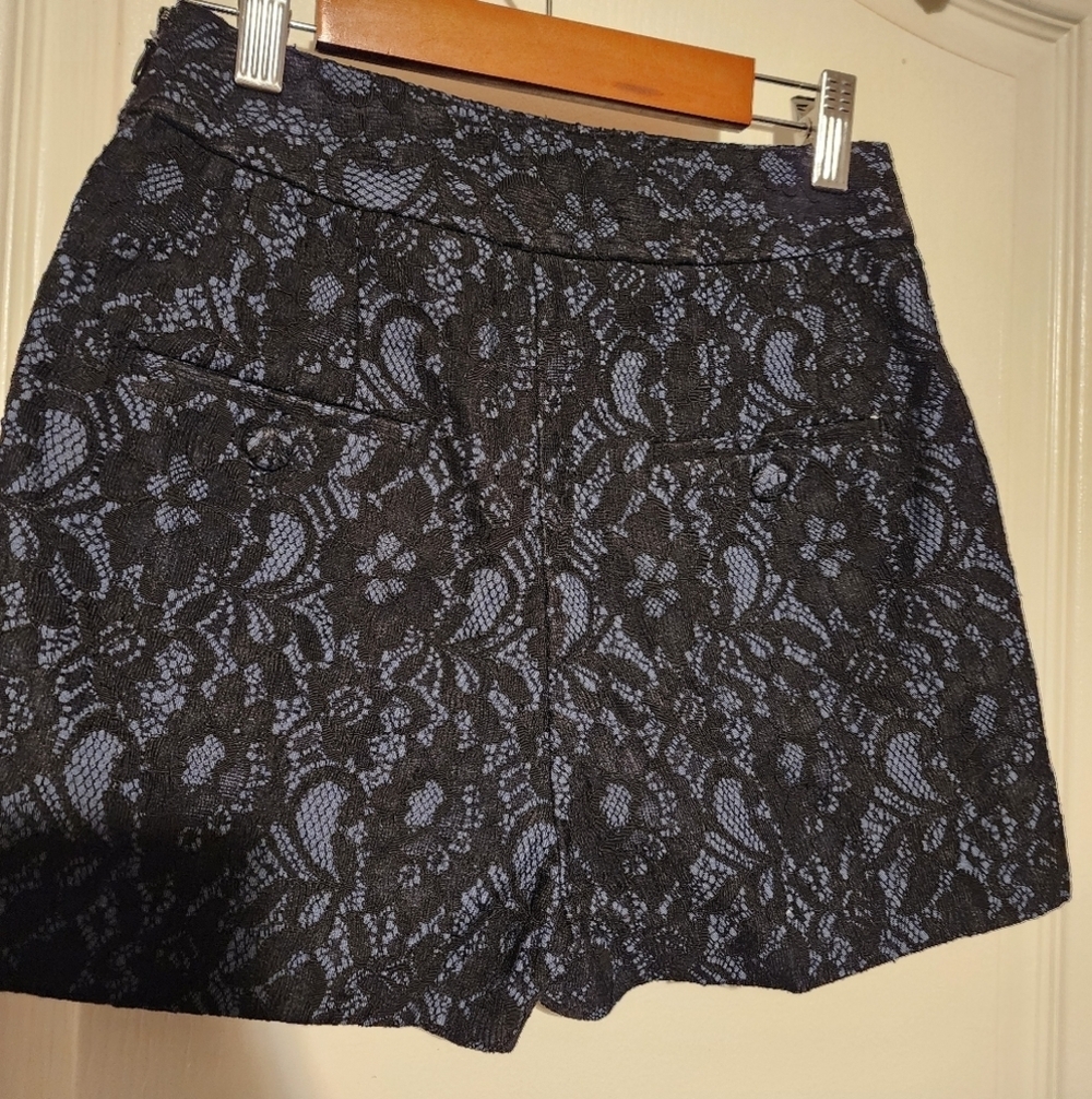 Express High Waisted Blue And Black Lace Shorts Size 00 - Picture 2 of 3